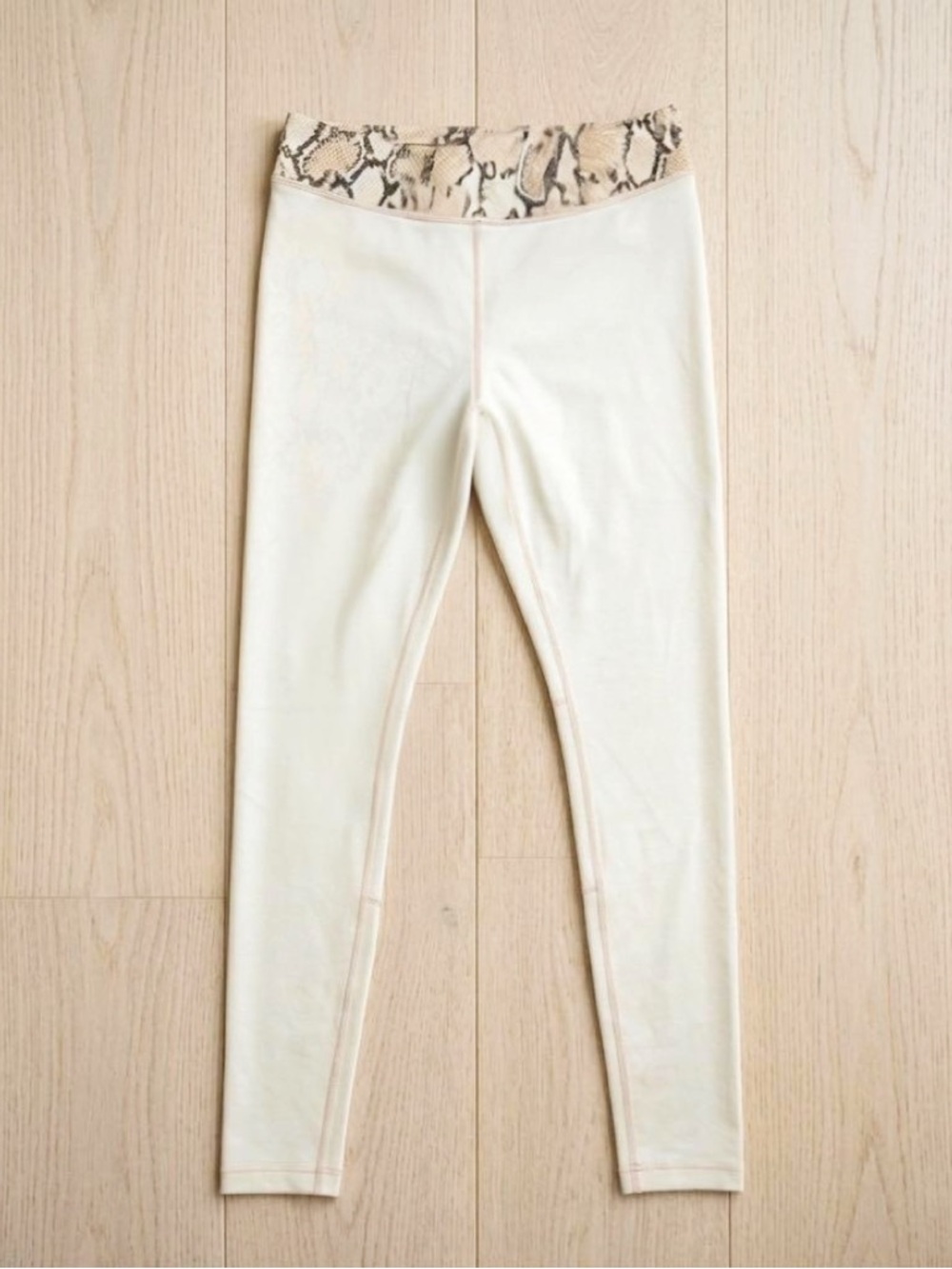 AllFenix White Python Snakeskin Pilates Set - Bra L / Leggings S - Picture 8 of 11